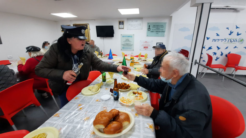 סעודת פורים לניצולי שואה