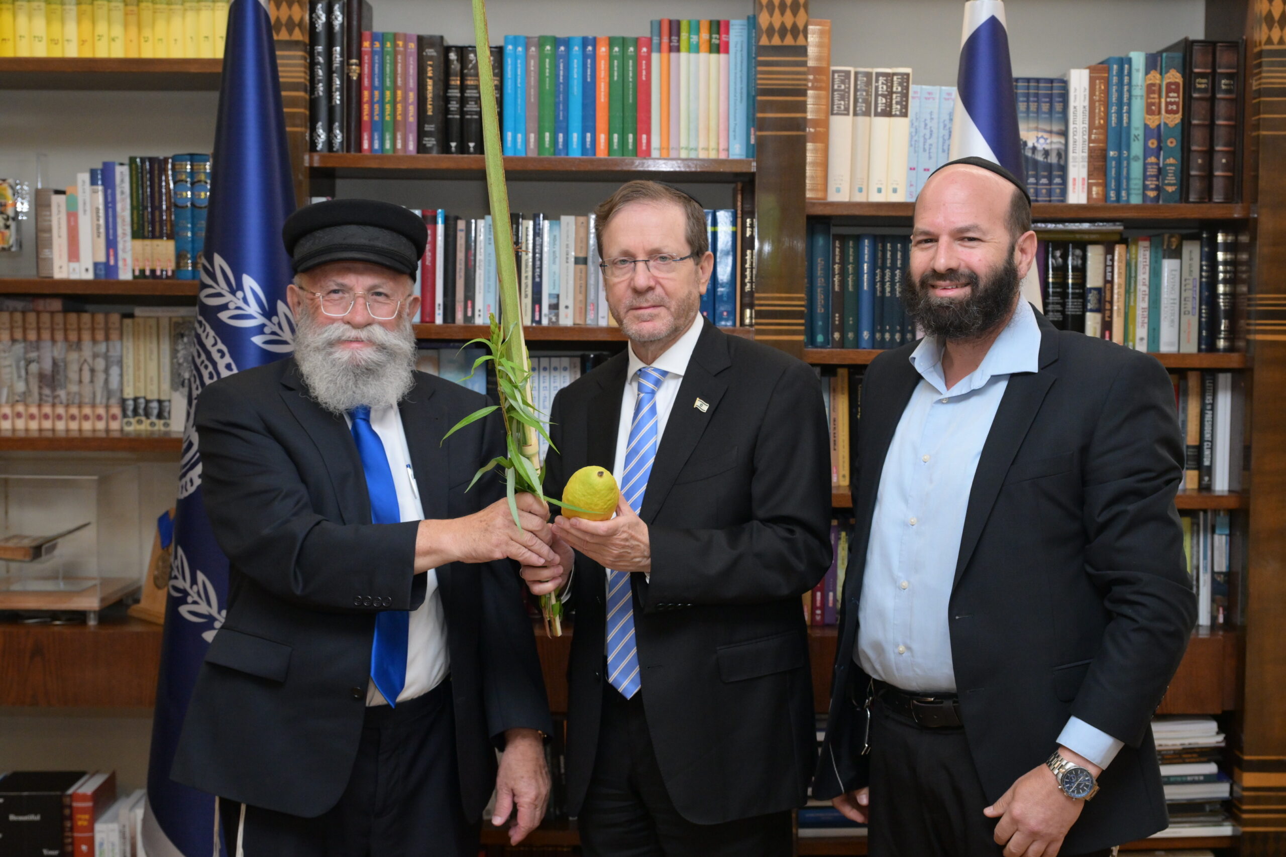 Rabbi Yaakov Gloiberman, Bezalel Gloiberman and Yad B’Yad representatives with President Isaac Herzog in Jerusalem.